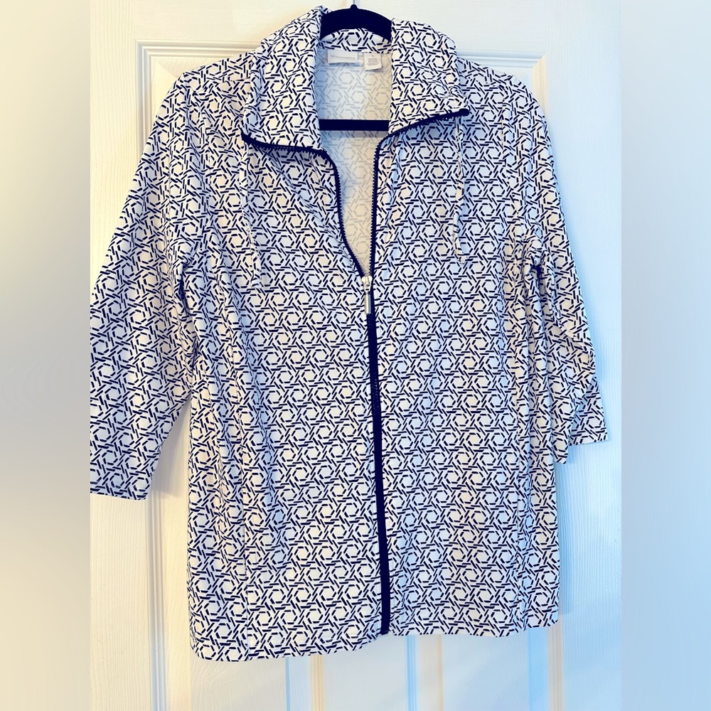 Chico’s Weekend Black and White 3 quarter sleeve top/jacket.
